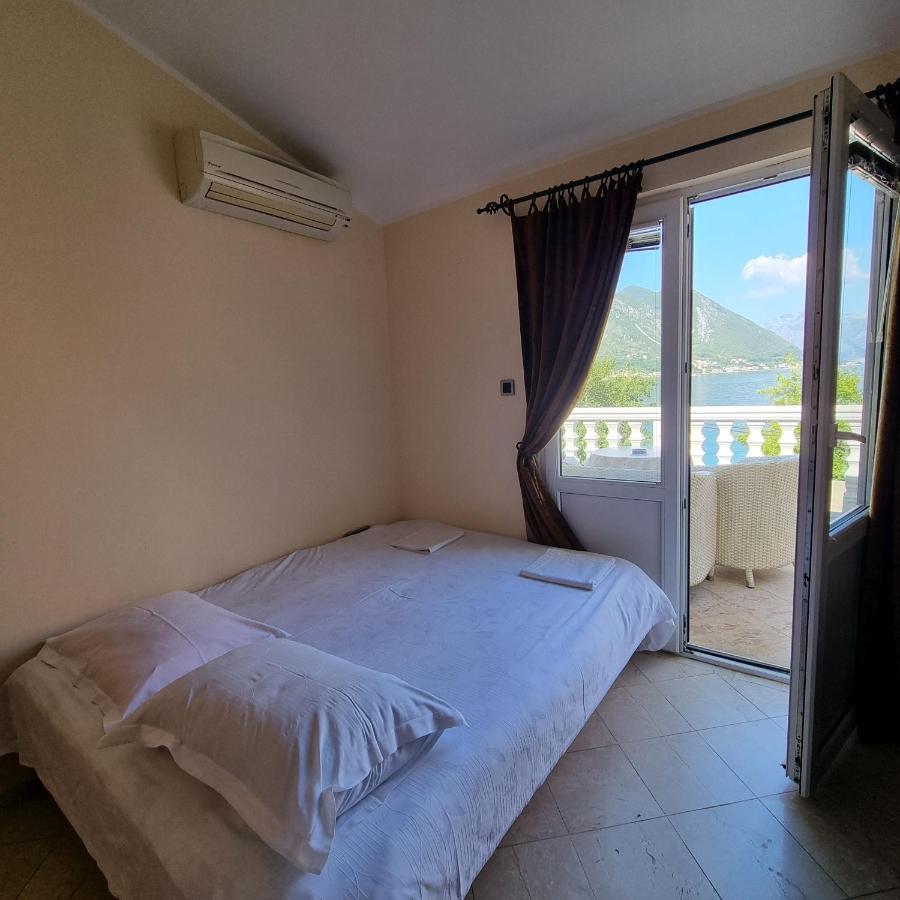 Lovely On The Sea Shore, With A View And Free Wi-fi Апартаменти Котор