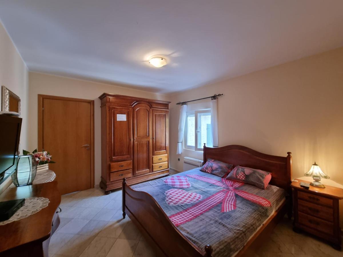 Апартаменти Lovely On The Sea Shore, With A View And Free Wi-fi