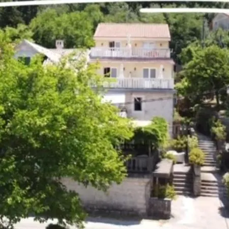 Lovely Apartment On The Sea Shore, With A View And Free Wi-Fi Cattaro Esterno foto