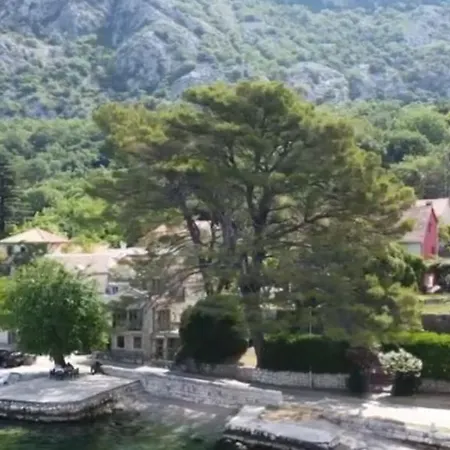 Lovely Apartment On The Sea Shore, With A View And Free Wi-Fi Cattaro Esterno foto